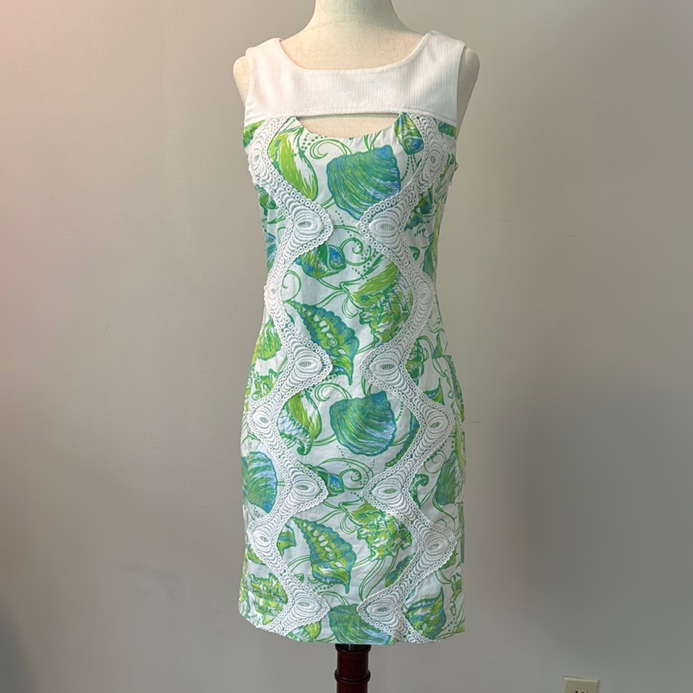 Elegant Green and White Sleeveless Dress